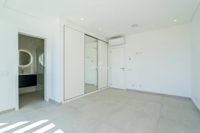Moradia T4 para Venda em Albufeira e Olhos de Água