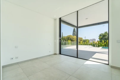 Moradia T4 para Venda em Albufeira e Olhos de Água