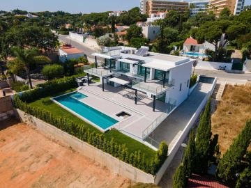 Moradia T4 para Venda em Albufeira e Olhos de Água