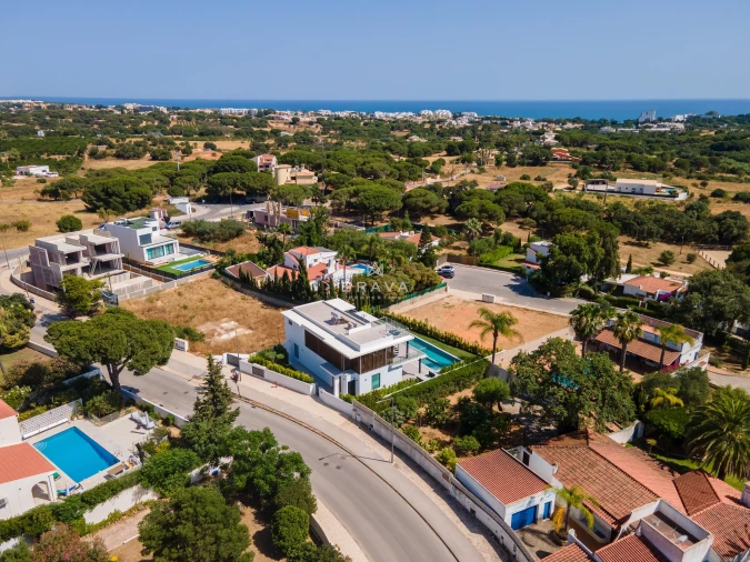 Moradia T4 para Venda em Albufeira e Olhos de Água Foto 2