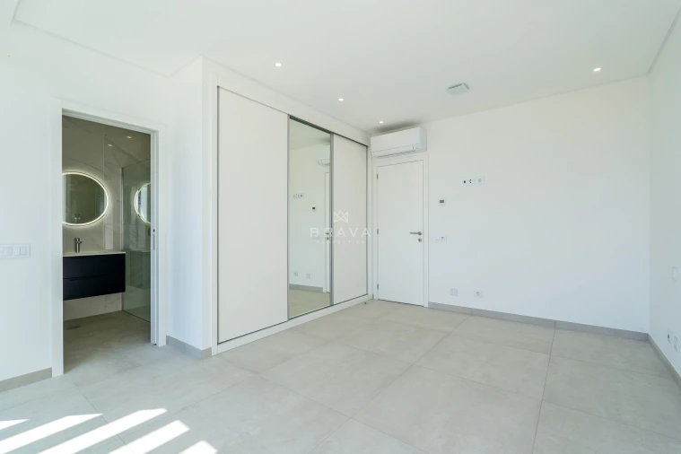 Moradia T4 para Venda em Albufeira e Olhos de Água Foto 32