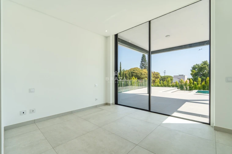 Moradia T4 para Venda em Albufeira e Olhos de Água Foto 10