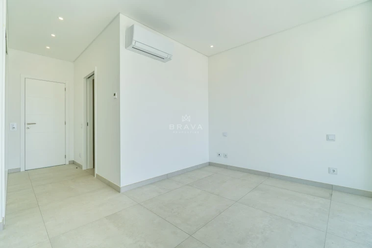 Moradia T4 para Venda em Albufeira e Olhos de Água Foto 12