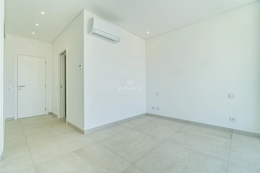 Moradia T4 para Venda em Albufeira e Olhos de Água Foto 12