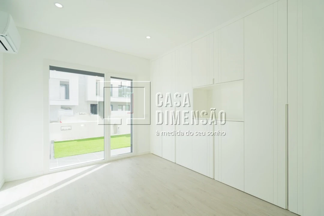 Moradia T5 para Venda em Charneca de Caparica e Sobreda Foto 27