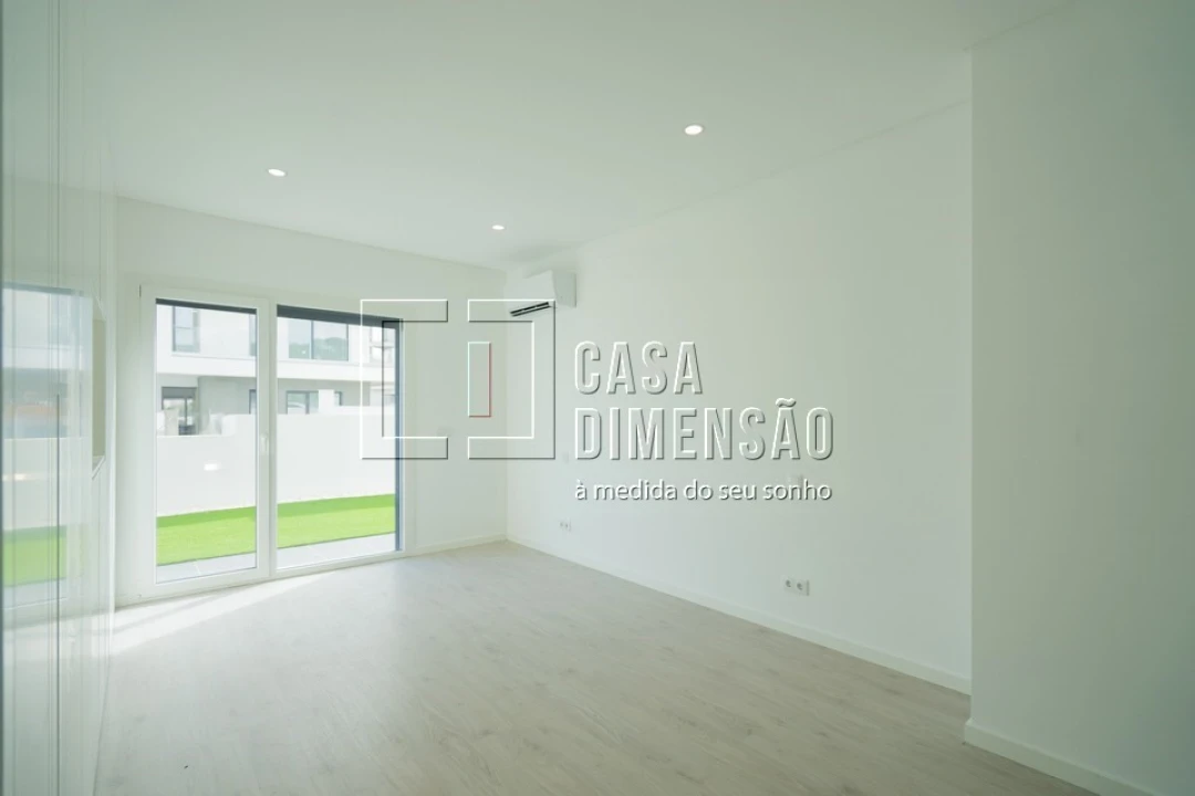 Moradia T5 para Venda em Charneca de Caparica e Sobreda Foto 31