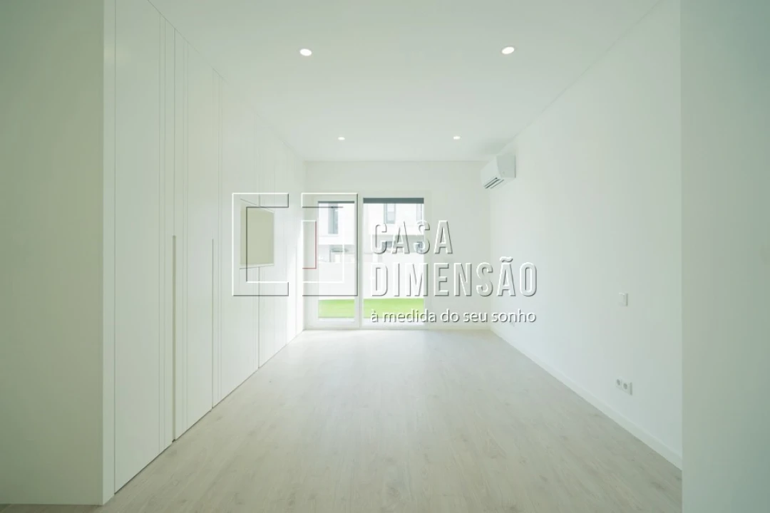 Moradia T5 para Venda em Charneca de Caparica e Sobreda Foto 32