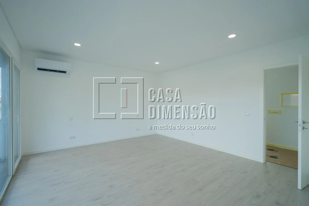 Moradia T5 para Venda em Charneca de Caparica e Sobreda Foto 54