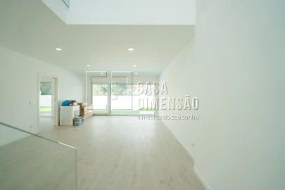 Moradia T5 para Venda em Charneca de Caparica e Sobreda