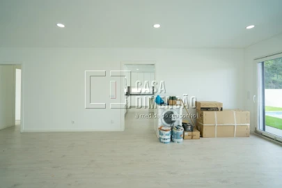 Moradia T5 para Venda em Charneca de Caparica e Sobreda