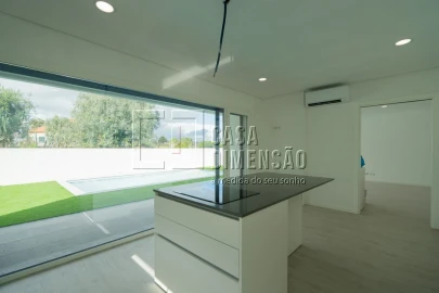 Moradia T5 para Venda em Charneca de Caparica e Sobreda