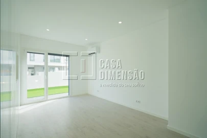 Moradia T5 para Venda em Charneca de Caparica e Sobreda