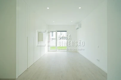 Moradia T5 para Venda em Charneca de Caparica e Sobreda