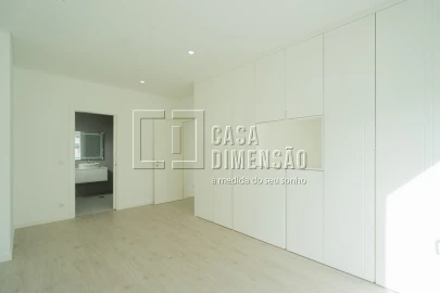 Moradia T5 para Venda em Charneca de Caparica e Sobreda