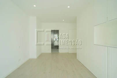 Moradia T5 para Venda em Charneca de Caparica e Sobreda