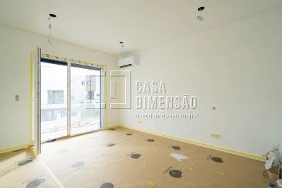 Moradia T5 para Venda em Charneca de Caparica e Sobreda