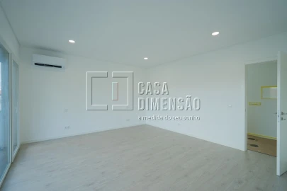 Moradia T5 para Venda em Charneca de Caparica e Sobreda