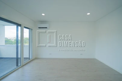 Moradia T5 para Venda em Charneca de Caparica e Sobreda