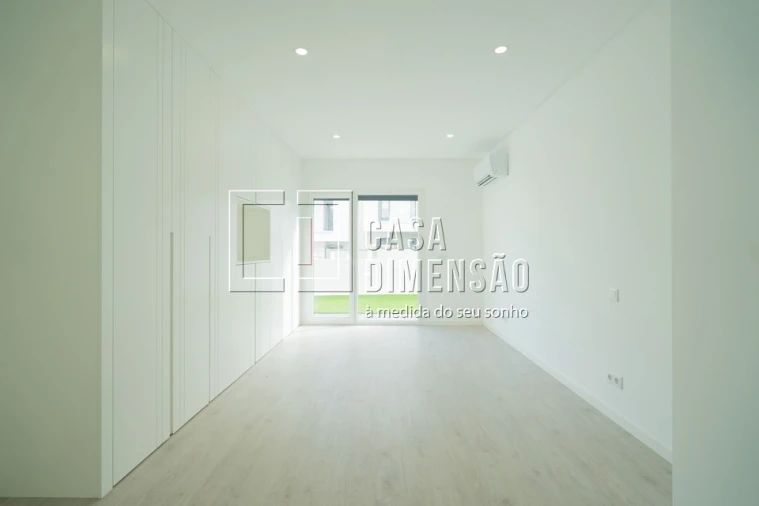 Moradia T5 para Venda em Charneca de Caparica e Sobreda Foto 32