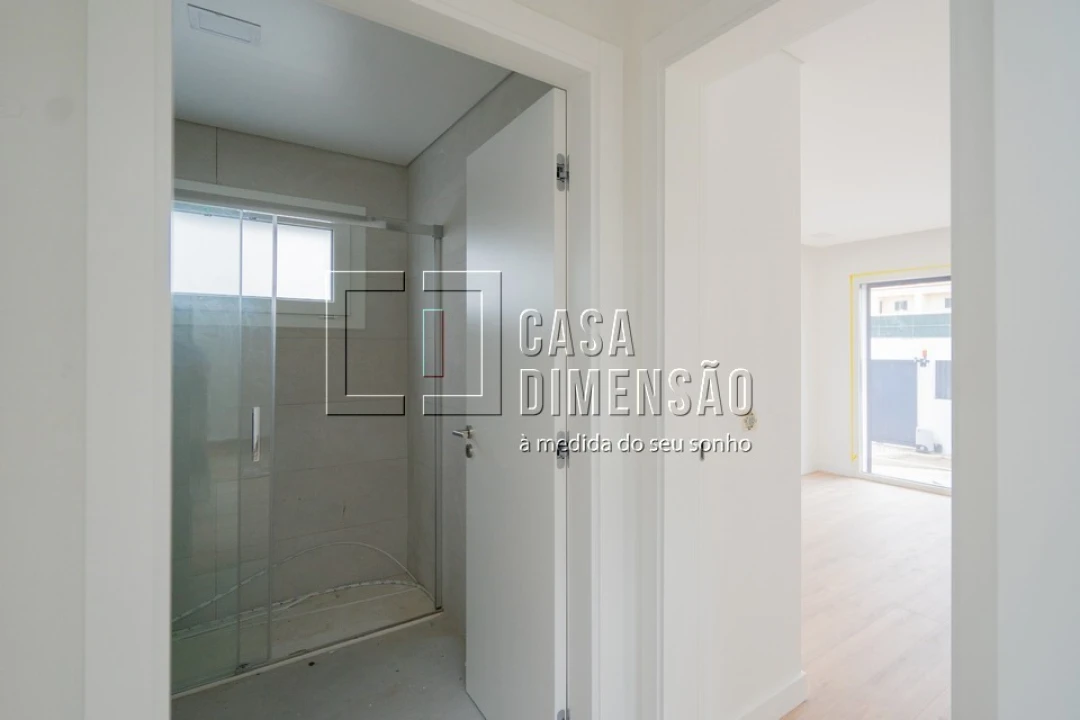 Moradia T4 para Venda em Corroios Foto 18