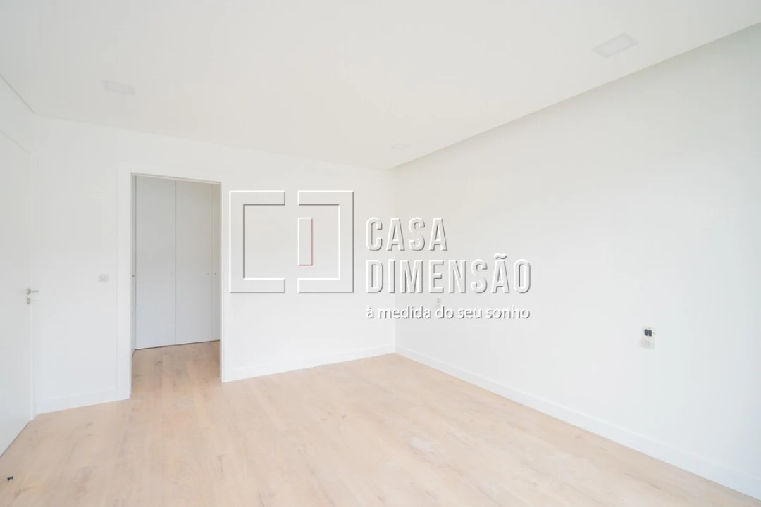 Moradia T4 para Venda em Corroios Foto 30