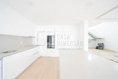Moradia T4 para Venda em Corroios