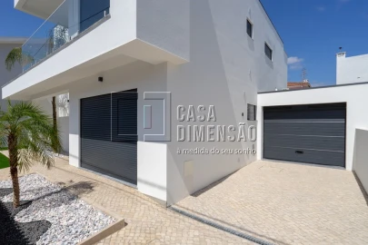 Moradia T4 para Venda em Corroios