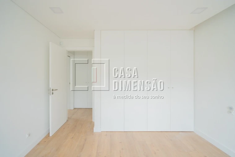 Moradia T4 para Venda em Corroios Foto 23