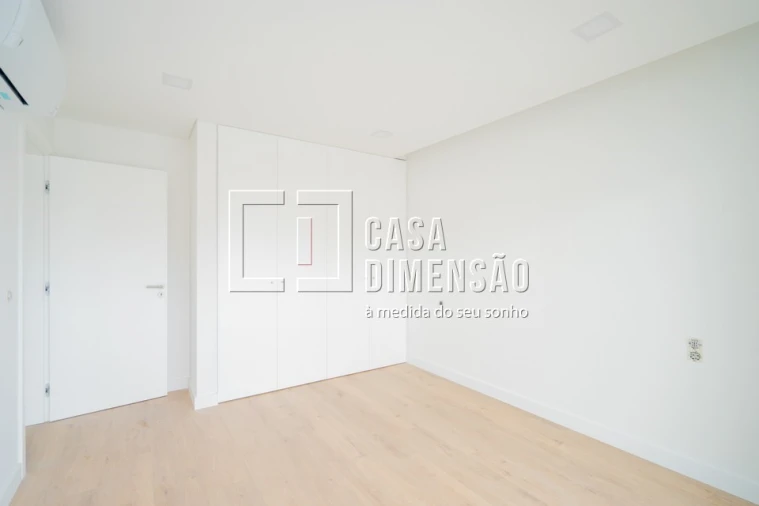 Moradia T4 para Venda em Corroios Foto 34