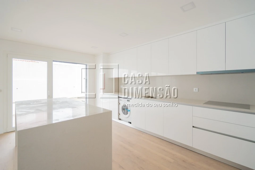 Moradia T4 para Venda em Corroios Foto 14