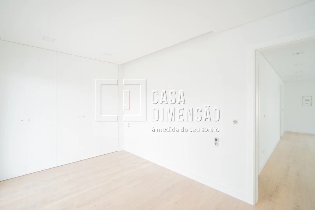Moradia T4 para Venda em Corroios Foto 37