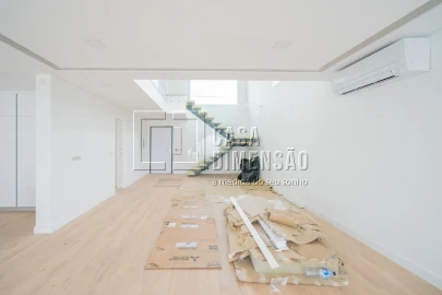 Moradia T4 para Venda em Corroios