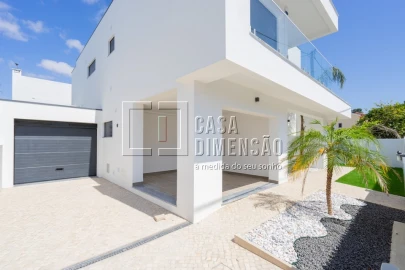 Moradia T4 para Venda em Corroios