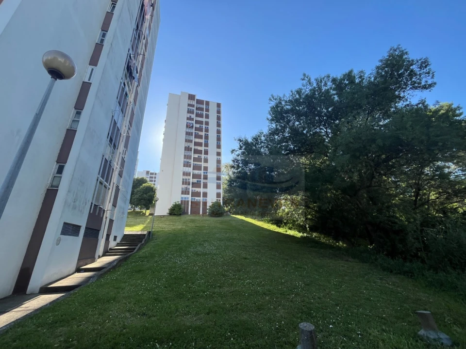 Terreno para Venda em Santo António dos Cavaleiros e Frielas Foto 2