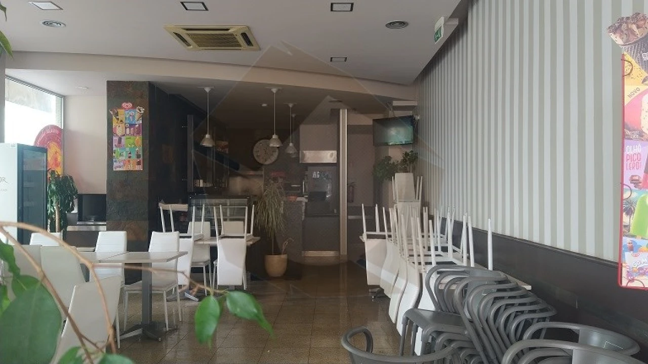 Loja para Arrendamento em Pedrouços Foto 5