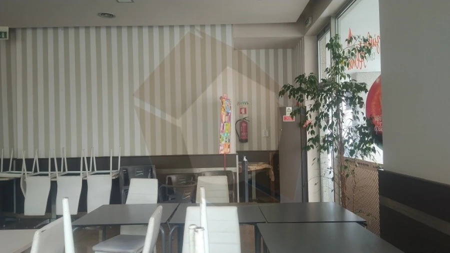 Loja para Arrendamento em Pedrouços Foto 4