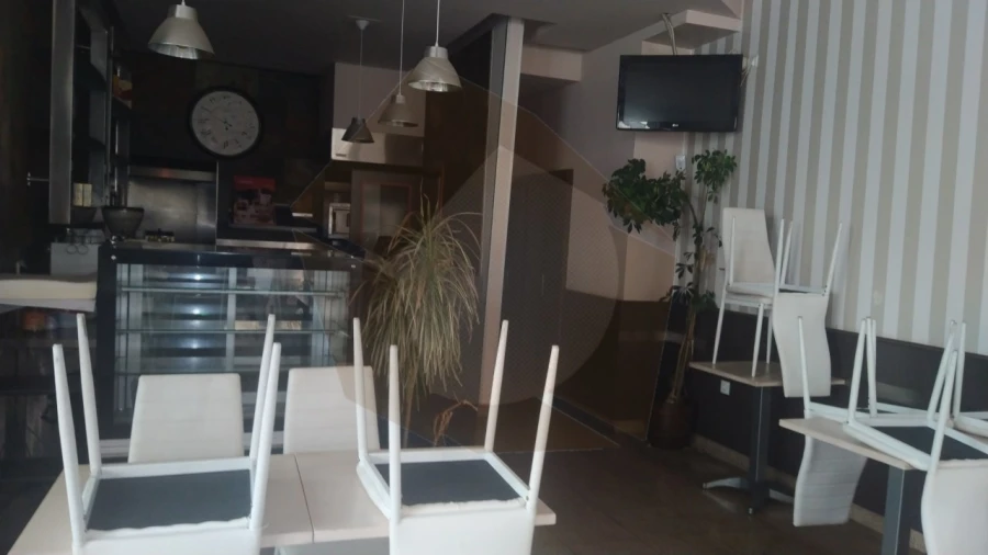 Loja para Arrendamento em Pedrouços Foto 7