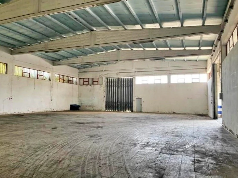 Armazém para Venda em Constantim e Vale de Nogueiras Foto 3