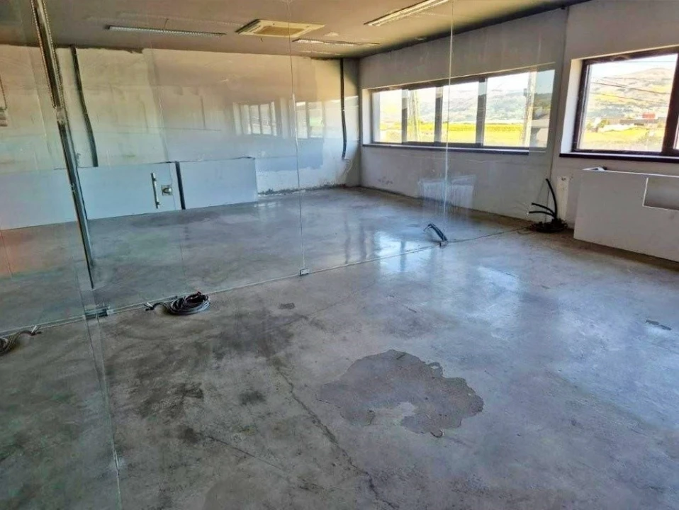 Armazém para Venda em Constantim e Vale de Nogueiras Foto 10