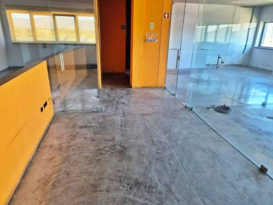 Armazém para Venda em Constantim e Vale de Nogueiras Foto 11