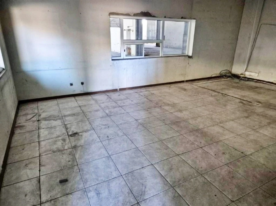 Armazém para Venda em Constantim e Vale de Nogueiras Foto 12