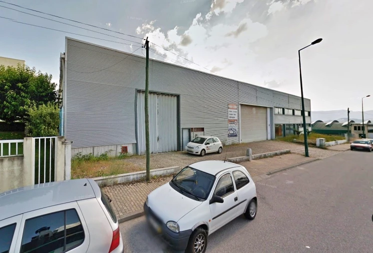 Armazém para Venda em Constantim e Vale de Nogueiras Foto 2