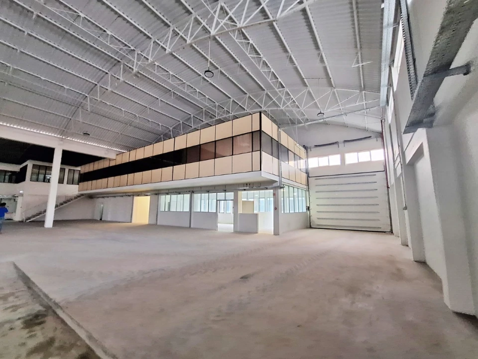 Armazém para Arrendamento em Nogueira e Silva Escura Foto 1