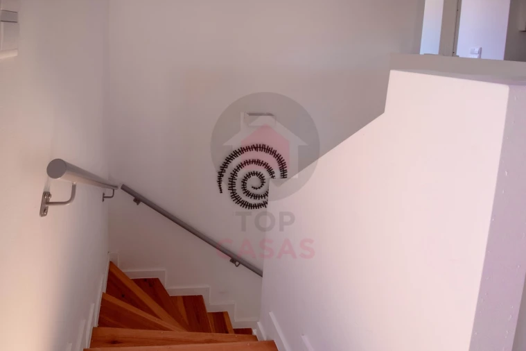 Moradia T2 para Venda em Olho Marinho Foto 17