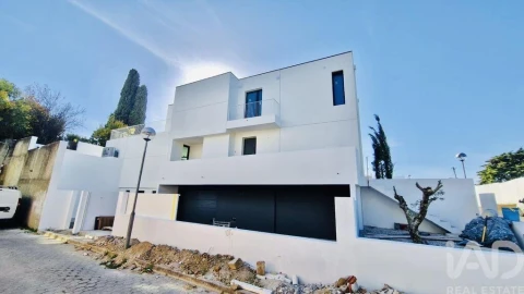 Moradia T4 para Venda em Sesimbra (Castelo)