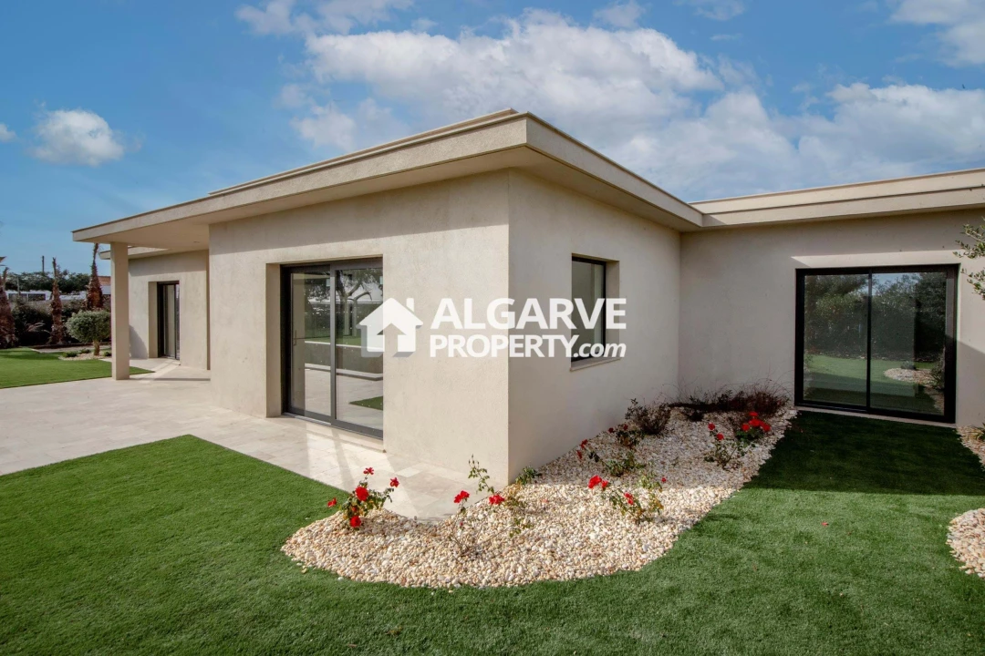 Moradia T4 para Venda em Montenegro Foto 50