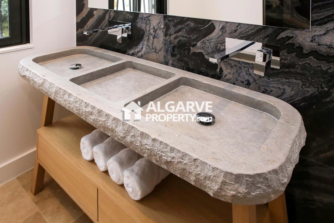 Moradia T4 para Venda em Montenegro Foto 32