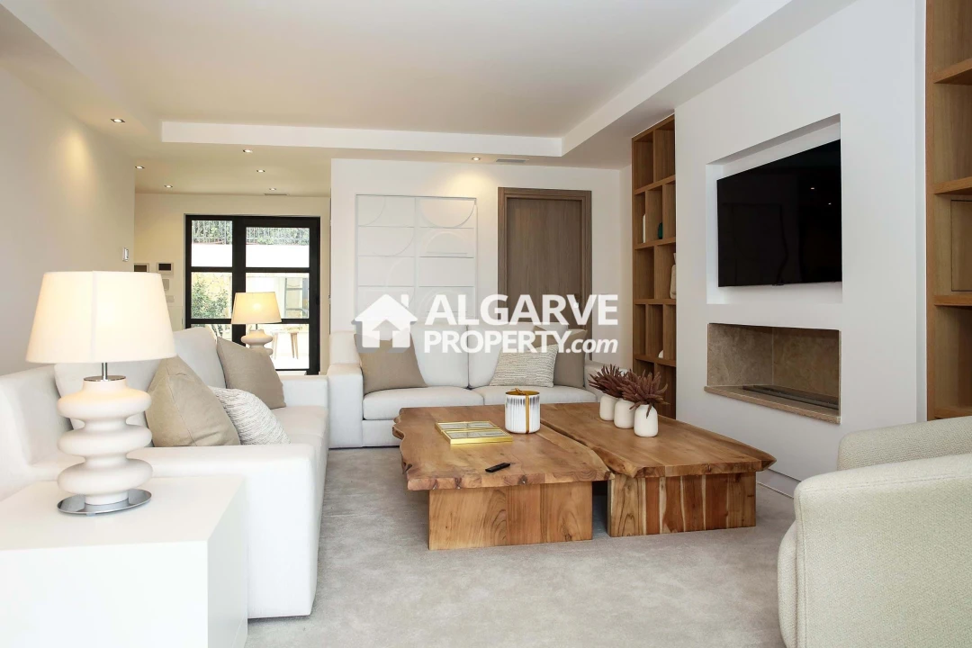 Moradia T4 para Venda em Montenegro Foto 2