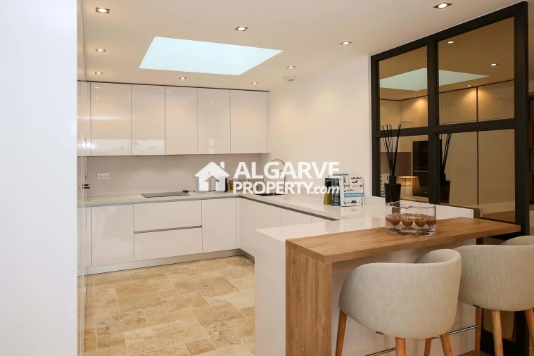 Moradia T4 para Venda em Montenegro Foto 3