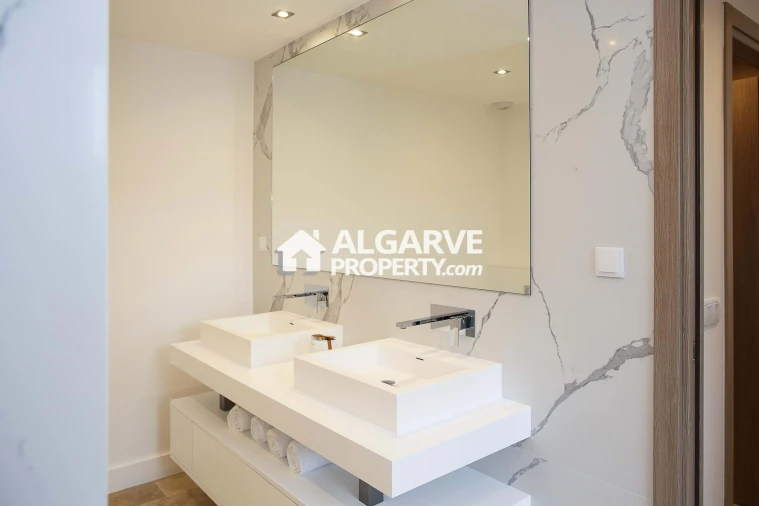 Moradia T4 para Venda em Montenegro Foto 23